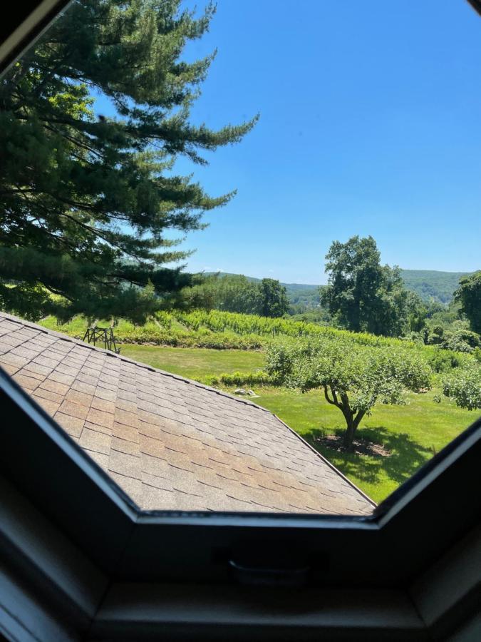 Country Lake House Nestled Between Vineyards Warren Exterior photo