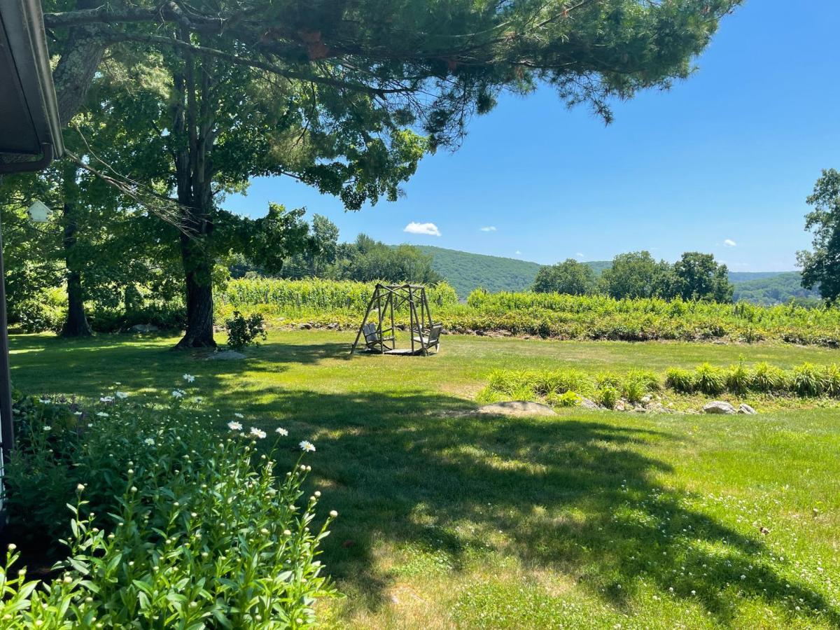 Country Lake House Nestled Between Vineyards Warren Exterior photo