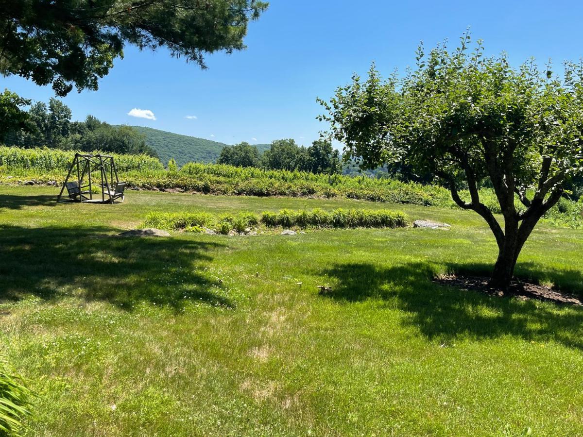 Country Lake House Nestled Between Vineyards Warren Exterior photo