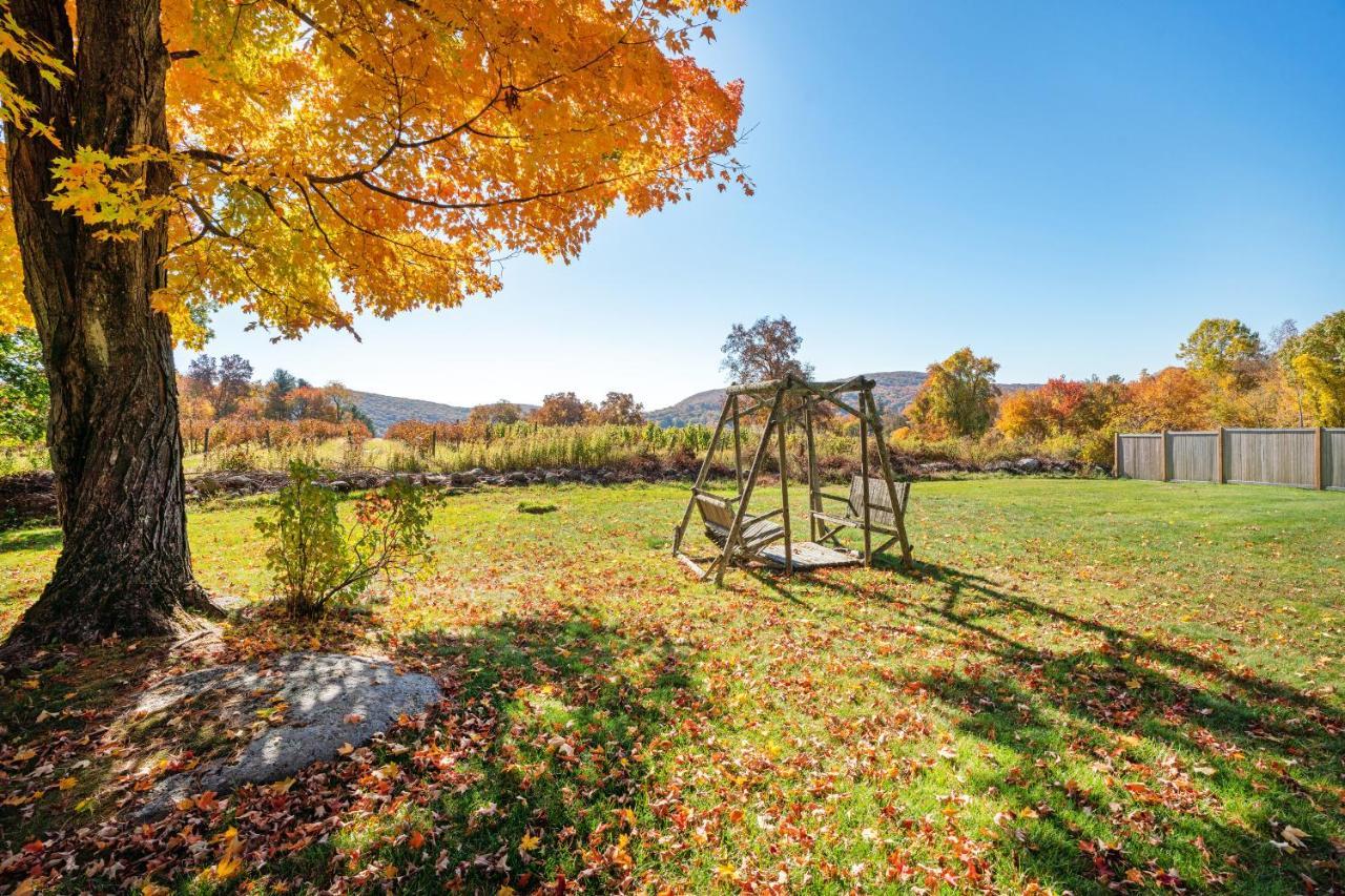 Country Lake House Nestled Between Vineyards Warren Exterior photo