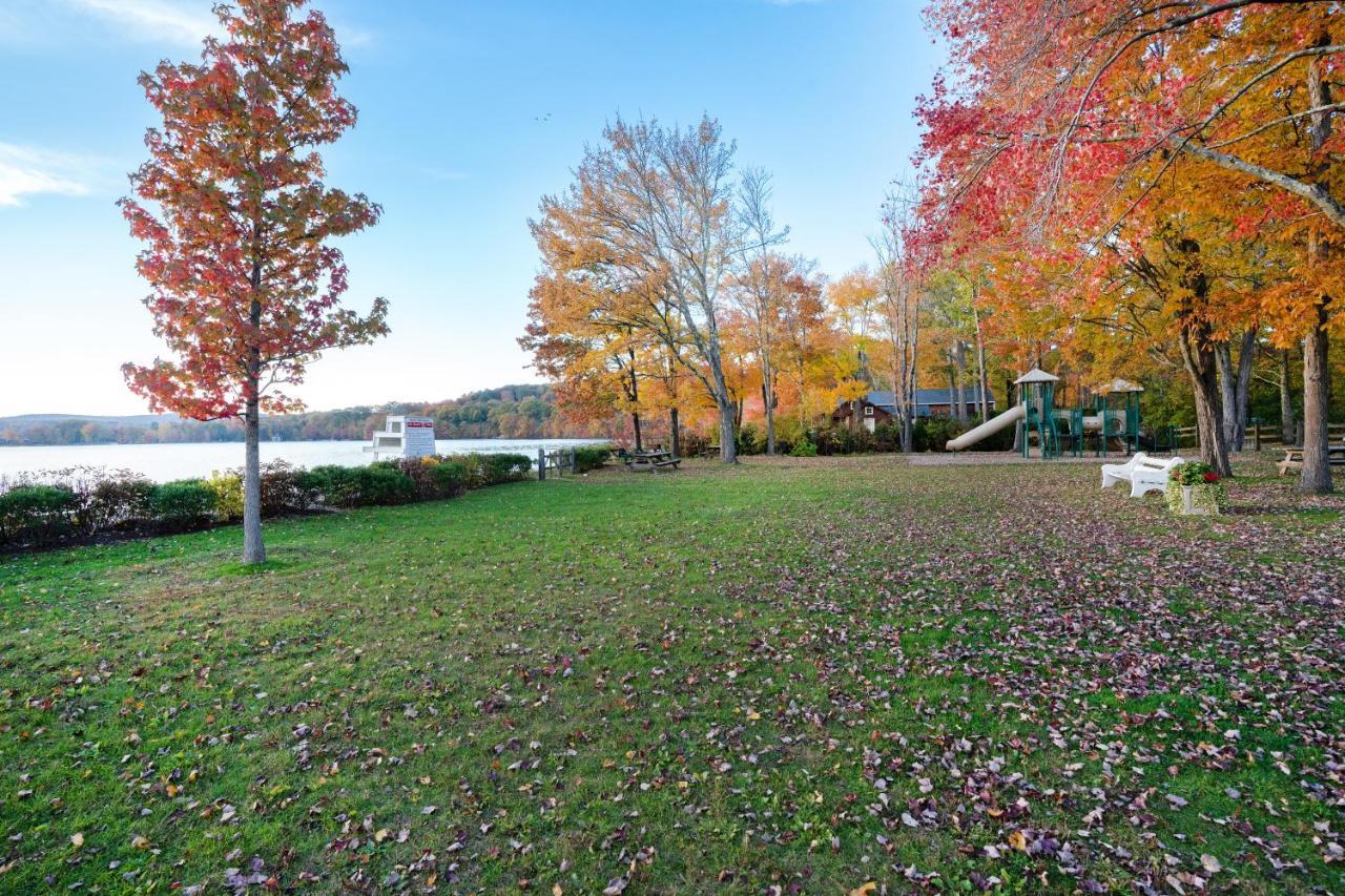 Country Lake House Nestled Between Vineyards Warren Exterior photo