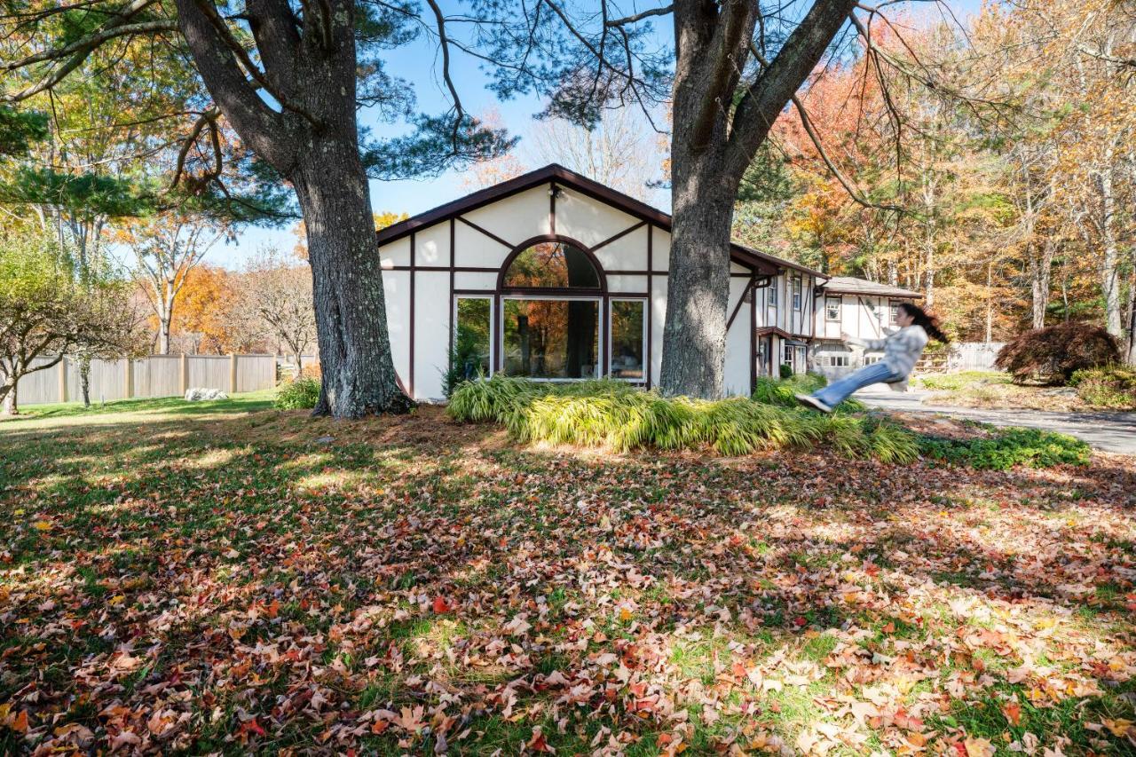 Country Lake House Nestled Between Vineyards Warren Exterior photo